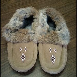 Manit Bah MukLuks Shoes